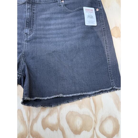 Levi’s Signature Women’s High Rise Denim Shorts Size 26 Black Gray NWT - Picture 8 of 13